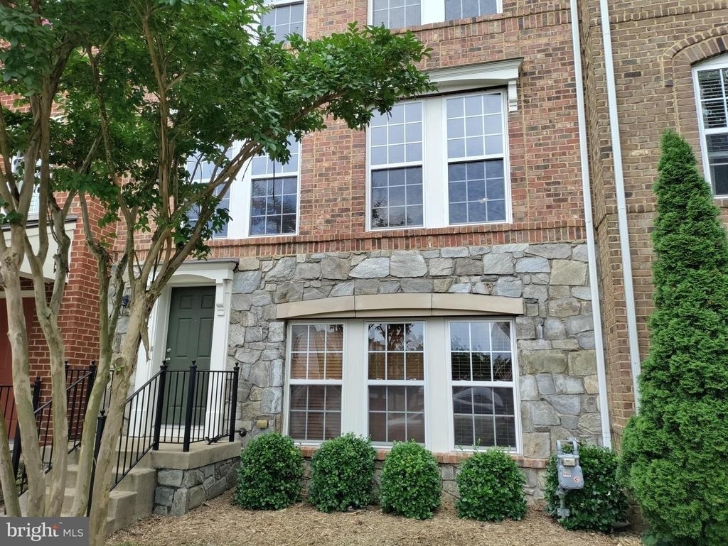1202 Ellis Avenue - Photo 0
