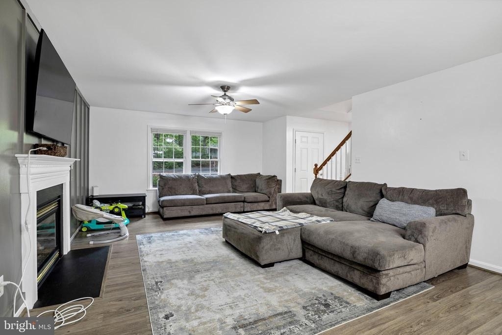 583 Norwich Drive - Photo 4