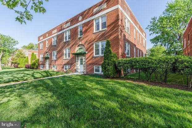 410 E Glendale Avenue - Photo 0