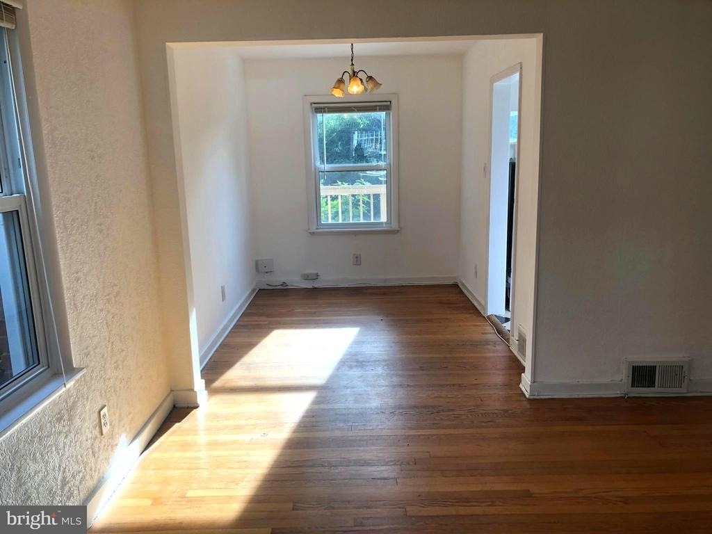 310 S Veitch Street - Photo 2