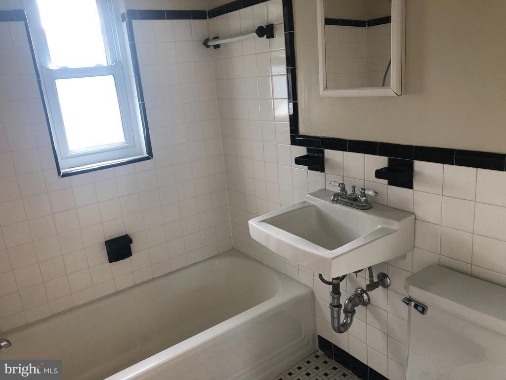 310 S Veitch Street - Photo 5