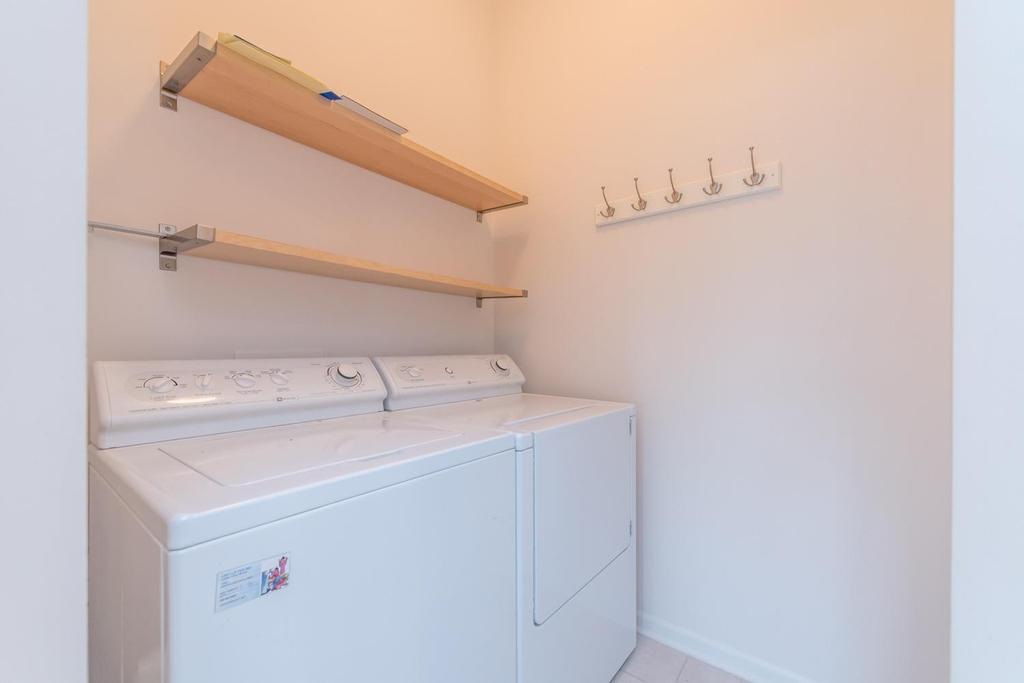 2800 S Knightsbridge Circle - Photo 8
