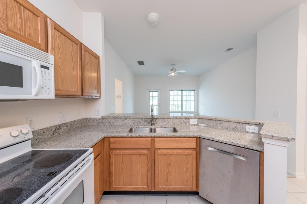 2800 S Knightsbridge Circle - Photo 5