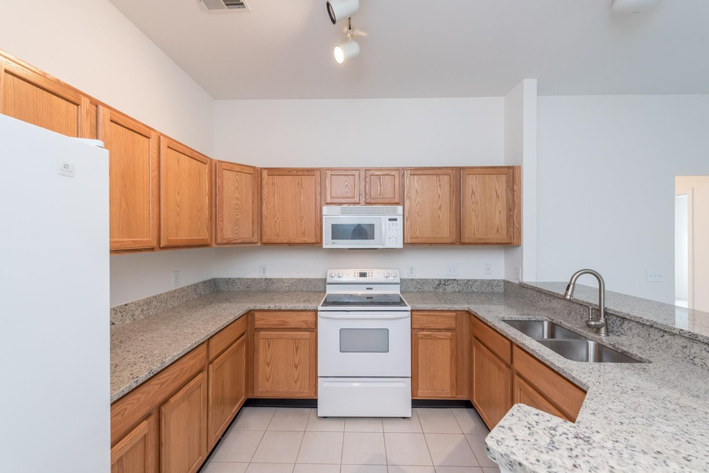 2800 S Knightsbridge Circle - Photo 4