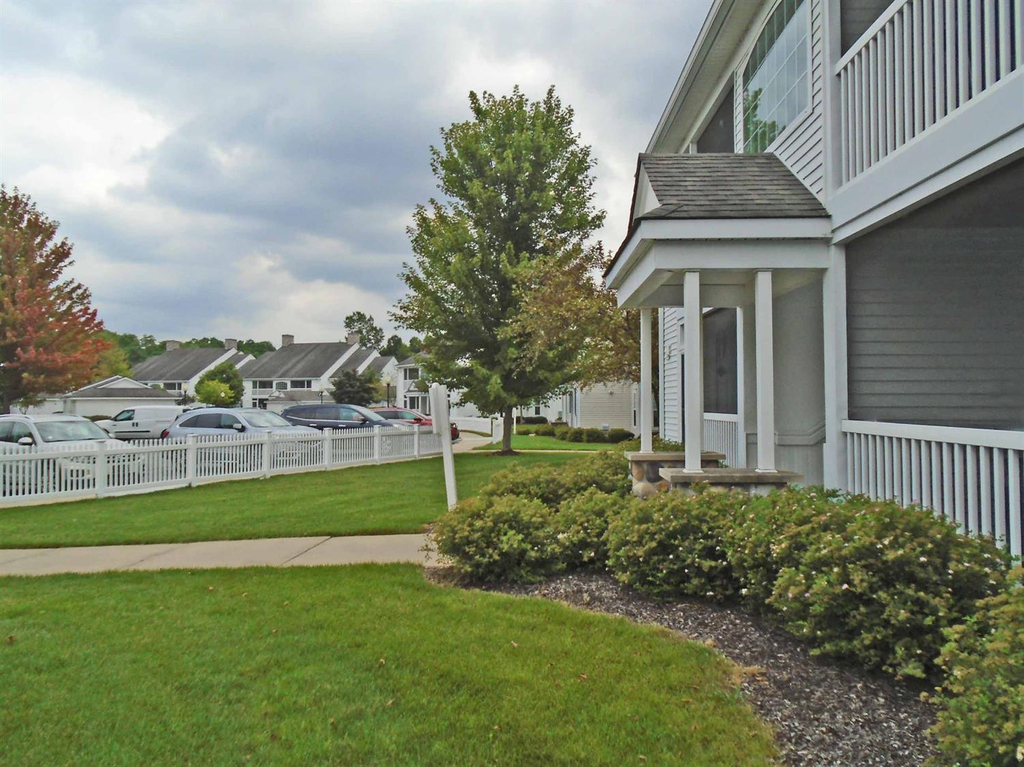 2800 S Knightsbridge Circle - Photo 1