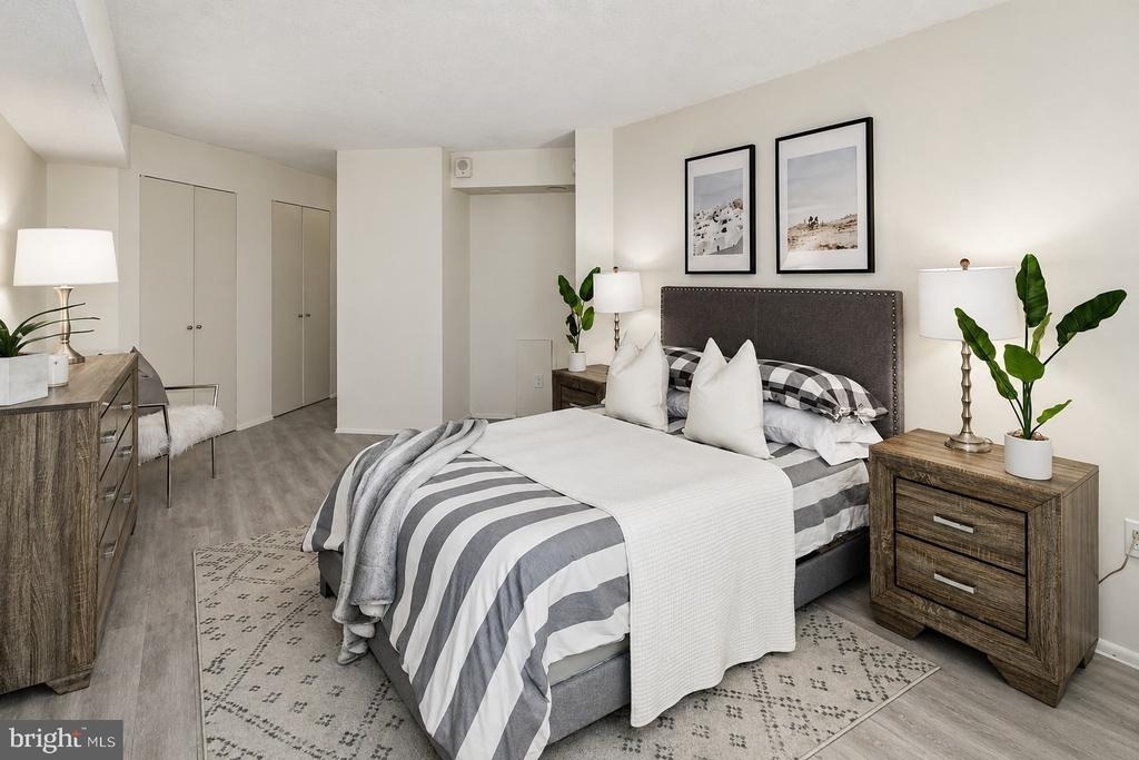 1420 Locust Street - Photo 6