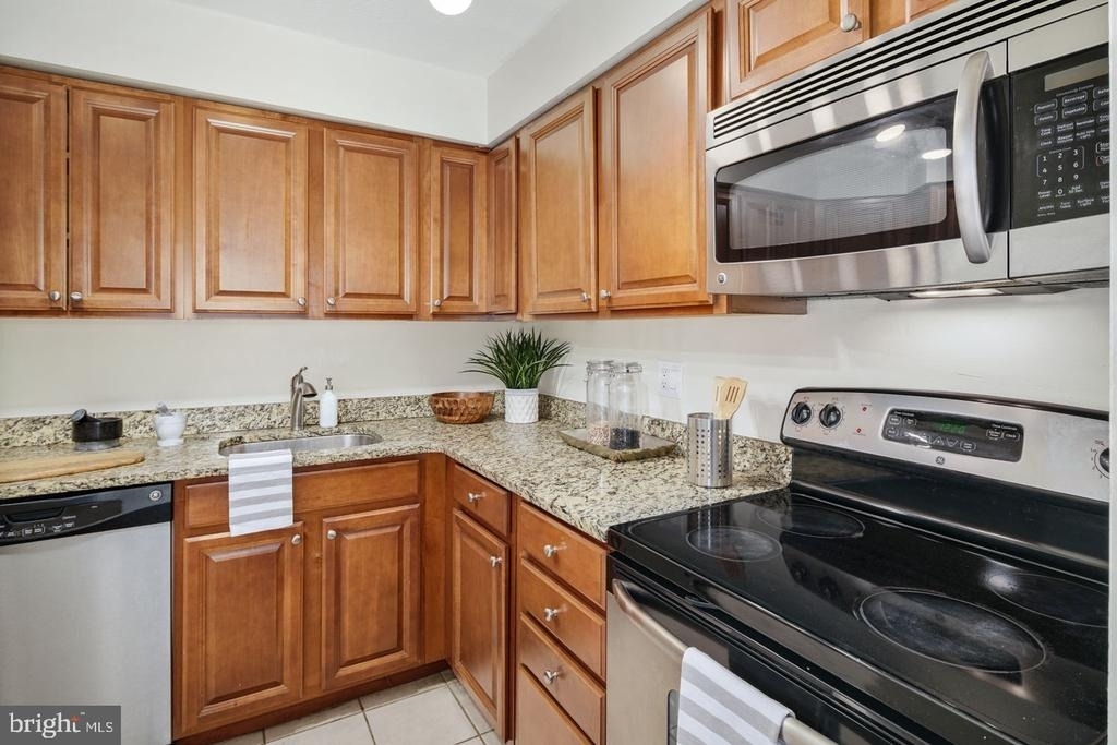 1420 Locust Street - Photo 2