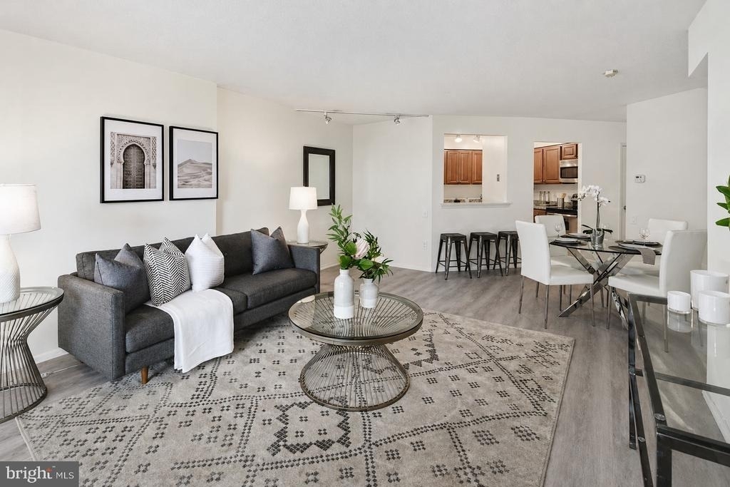 1420 Locust Street - Photo 1