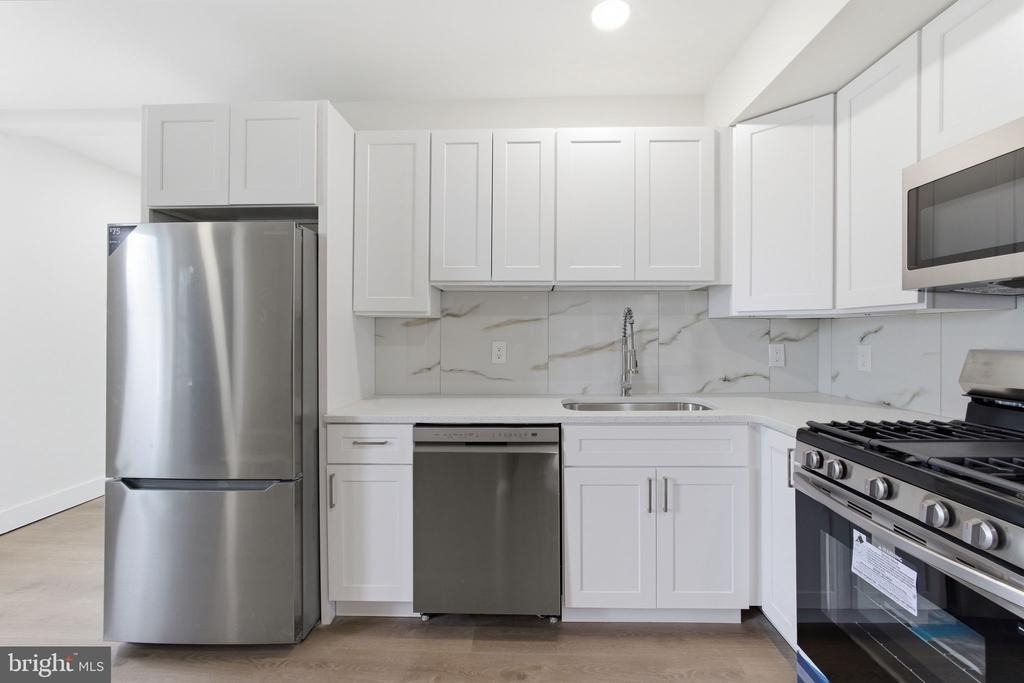 213 Hermitage St - Photo 1