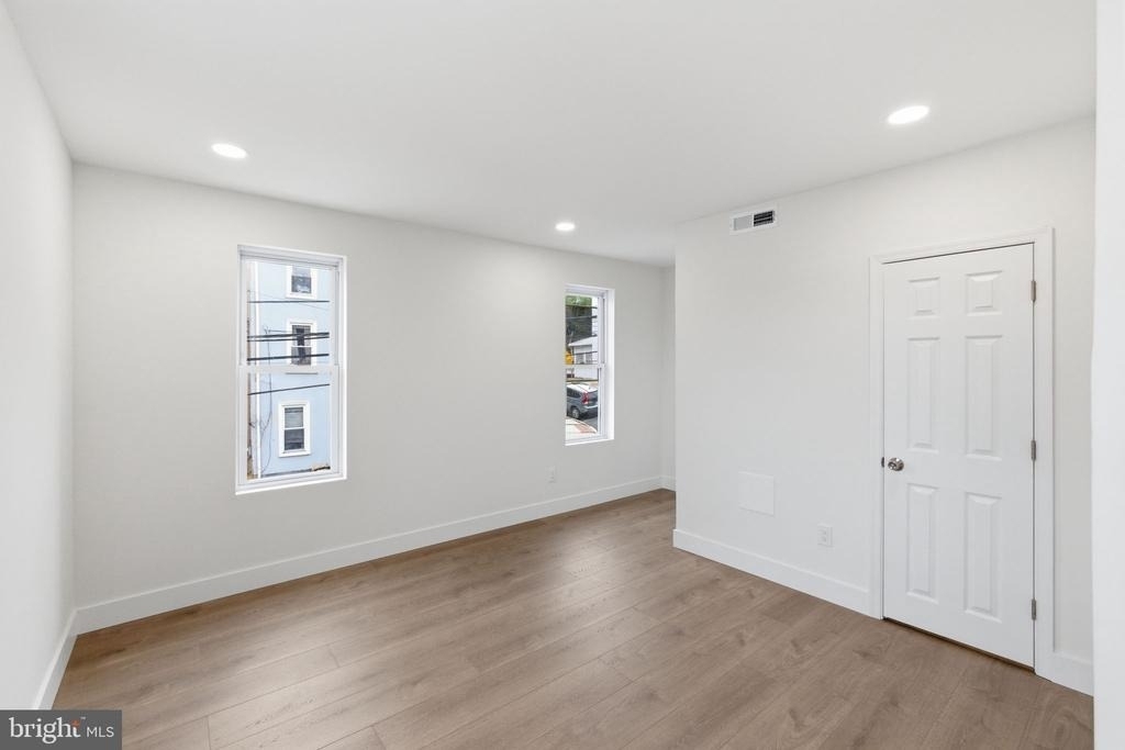 213 Hermitage St - Photo 5