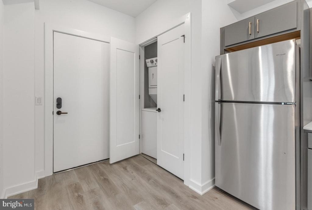 2046 E Lehigh Avenue - Photo 4