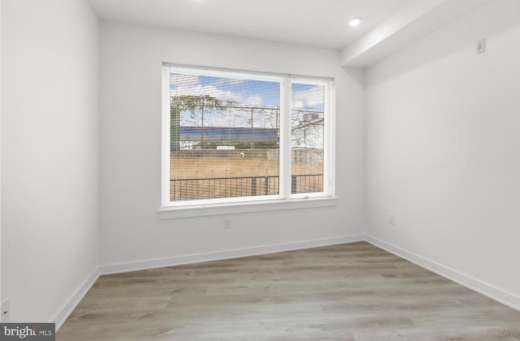 2046 E Lehigh Avenue - Photo 18