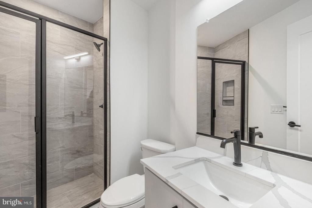 2046 E Lehigh Avenue - Photo 16