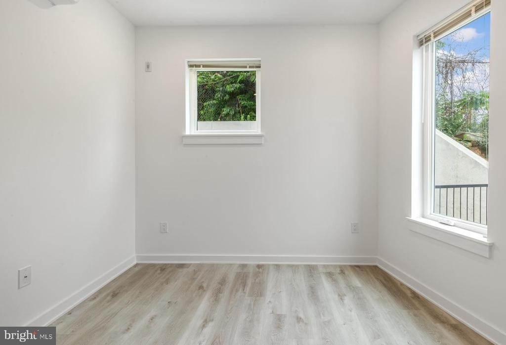 2046 E Lehigh Avenue - Photo 14