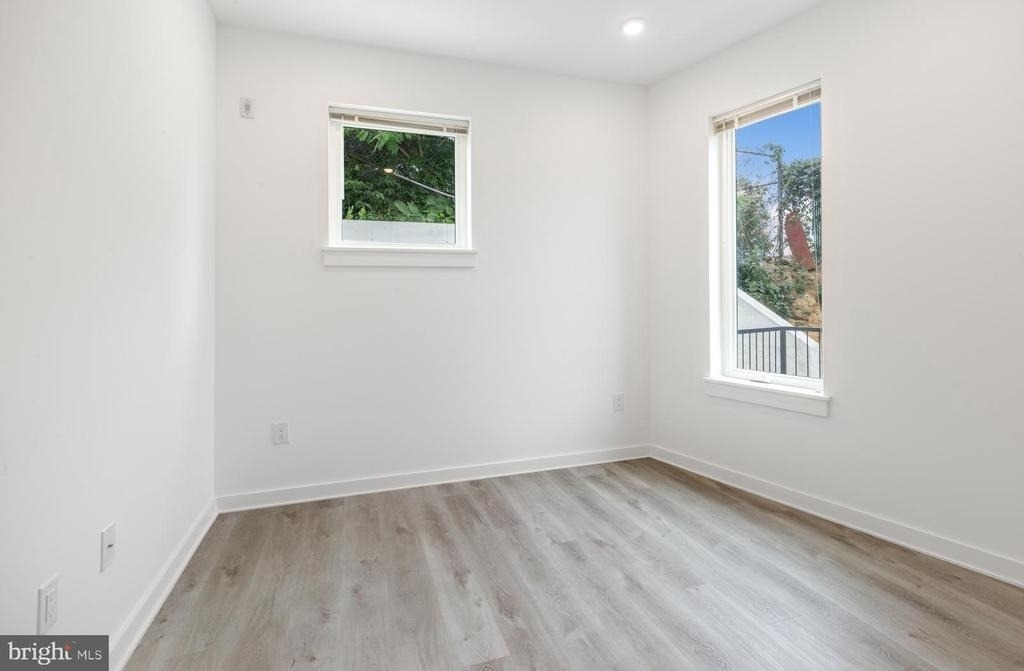 2046 E Lehigh Avenue - Photo 10