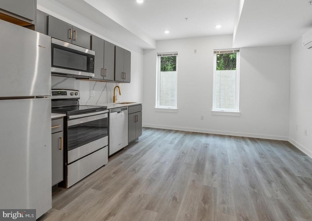 2046 E Lehigh Avenue - Photo 3