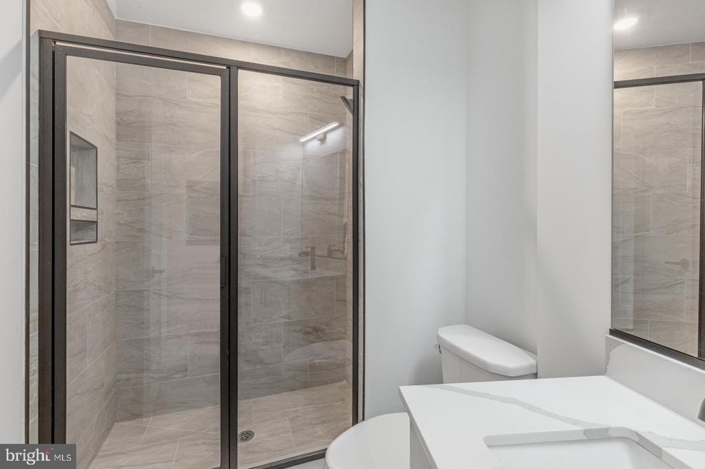 2046 E Lehigh Avenue - Photo 17