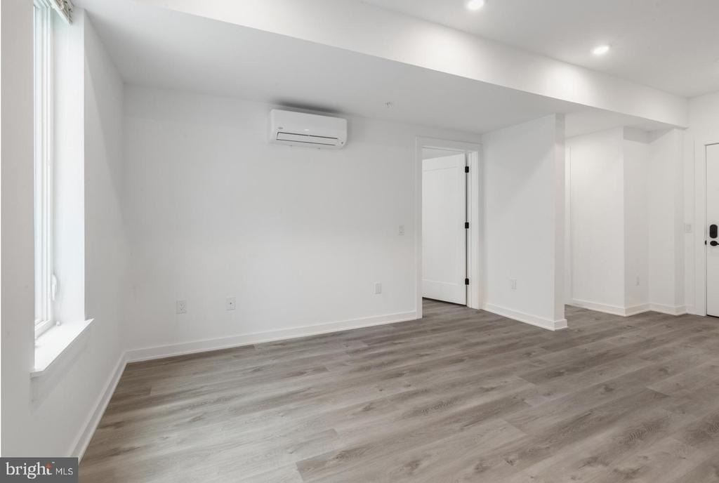 2046 E Lehigh Avenue - Photo 7