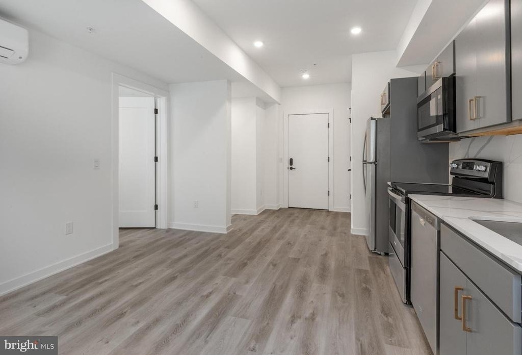 2046 E Lehigh Avenue - Photo 6