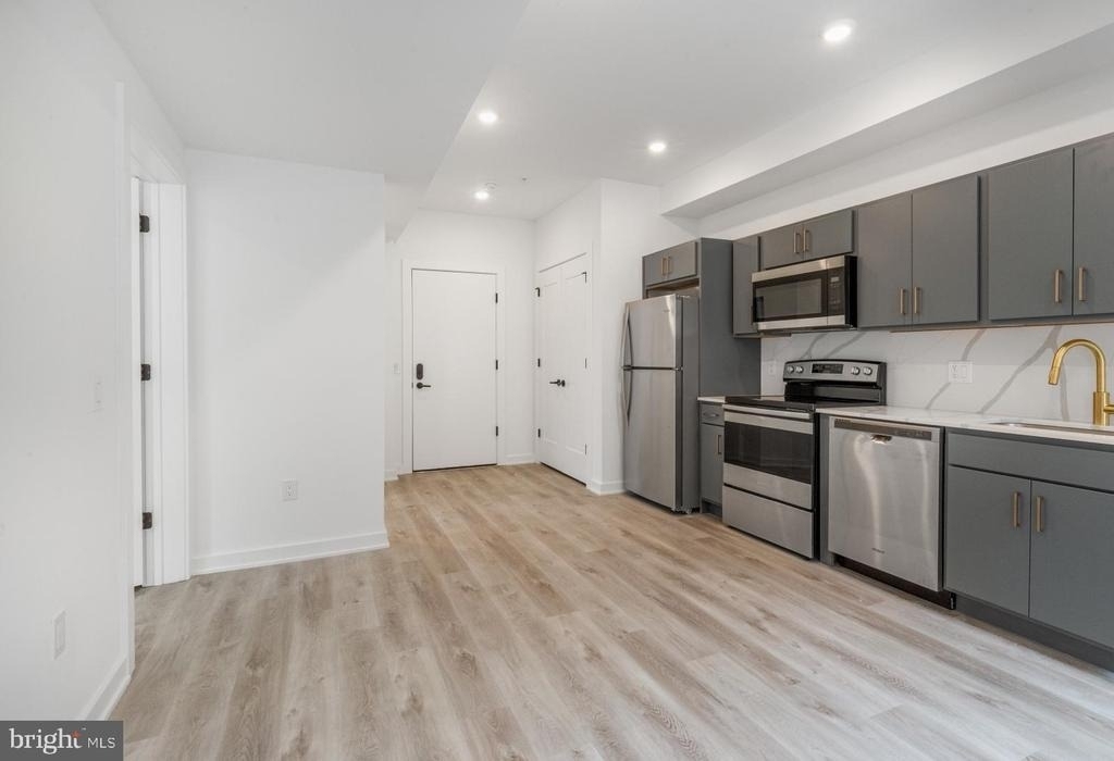 2046 E Lehigh Avenue - Photo 8