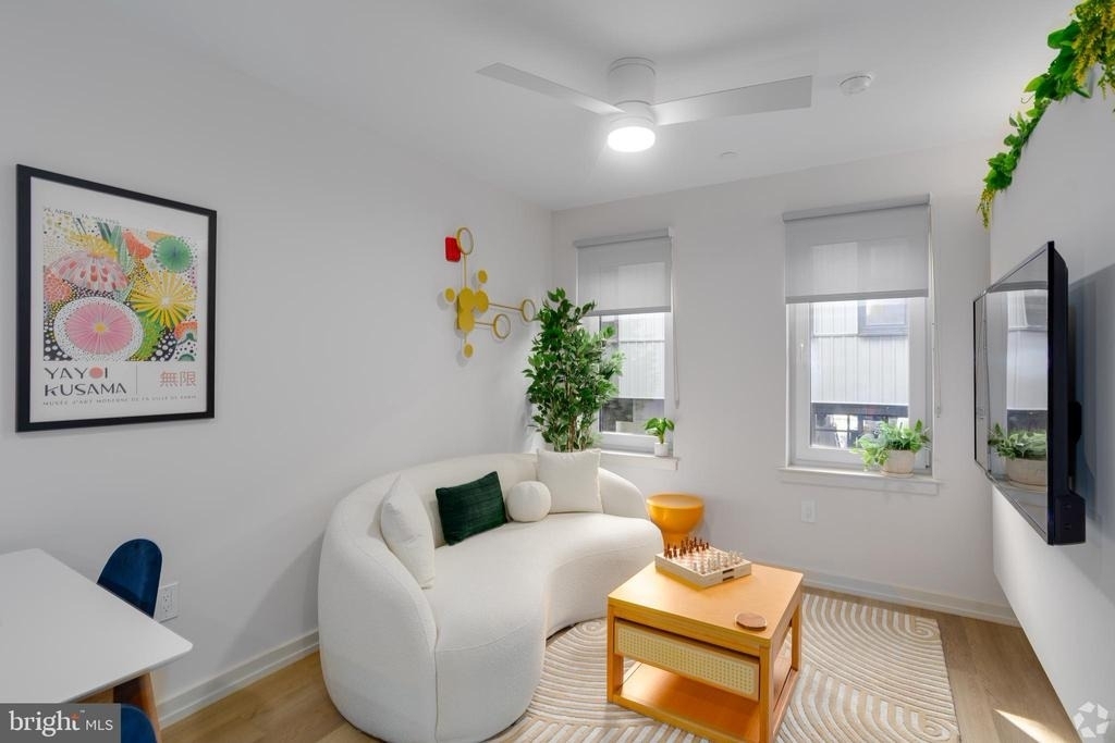 2009 N Howard Street - Photo 2