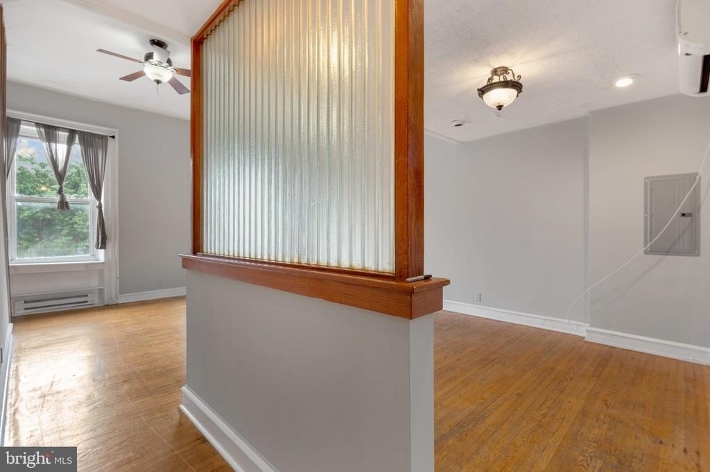 707 W Girard Avenue - Photo 2