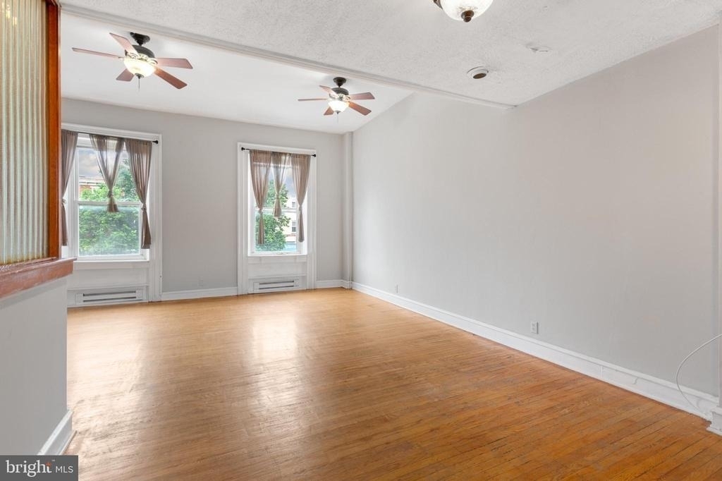 707 W Girard Avenue - Photo 3