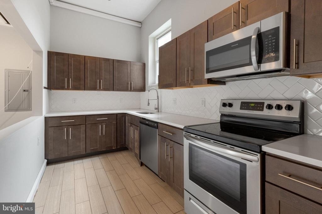 707 W Girard Avenue - Photo 1