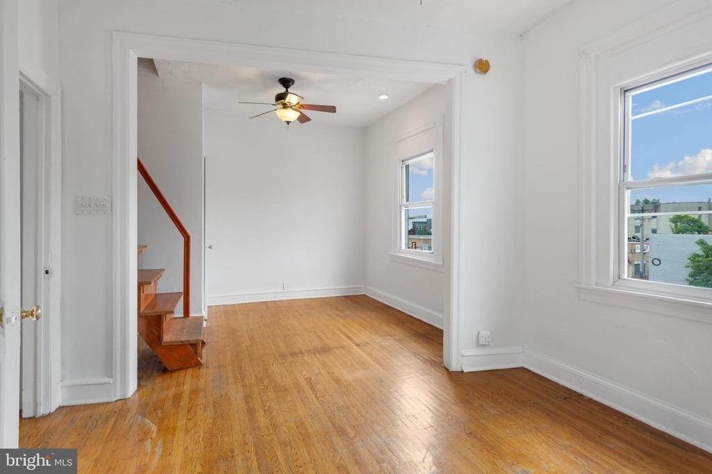 707 W Girard Avenue - Photo 13