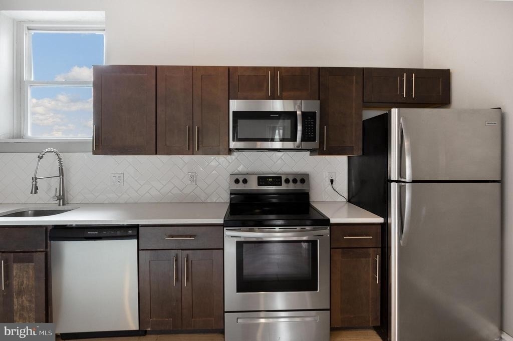 707 W Girard Avenue - Photo 9