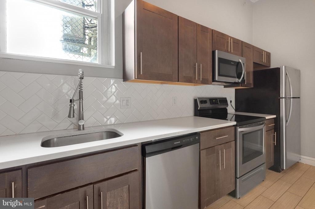 707 W Girard Avenue - Photo 10