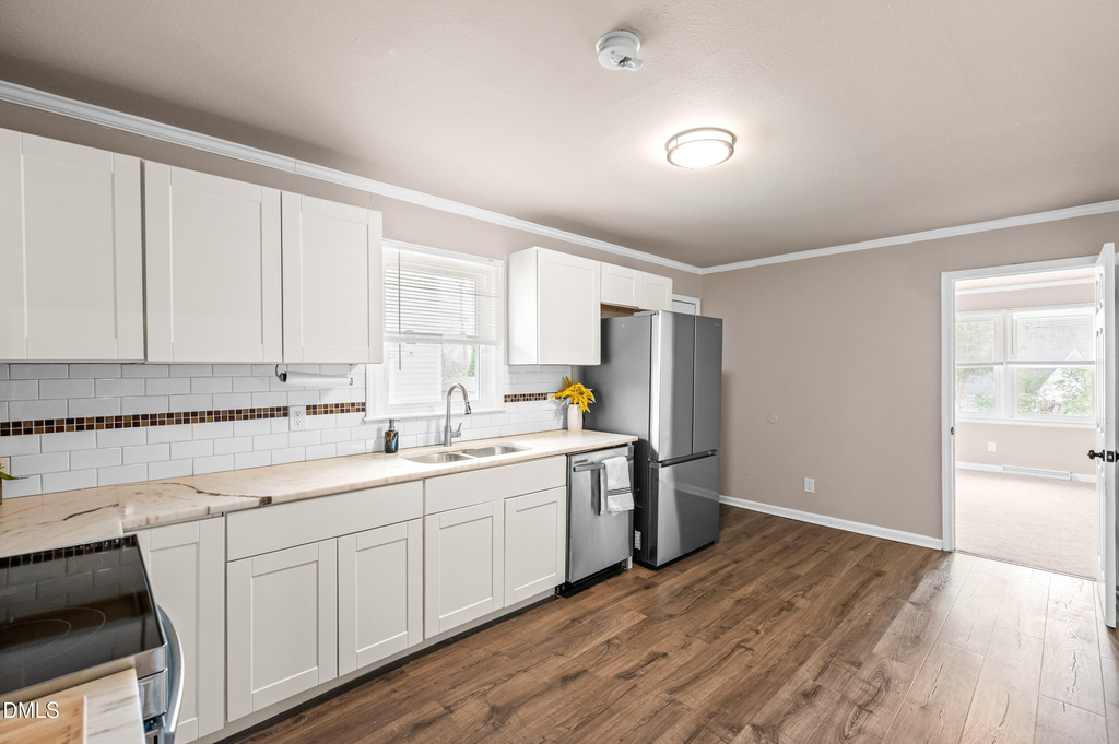 401 Moline Street - Photo 3