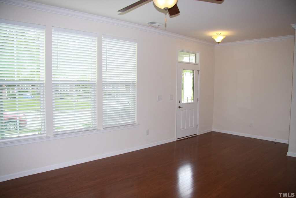 1013 Semora Lane - Photo 2
