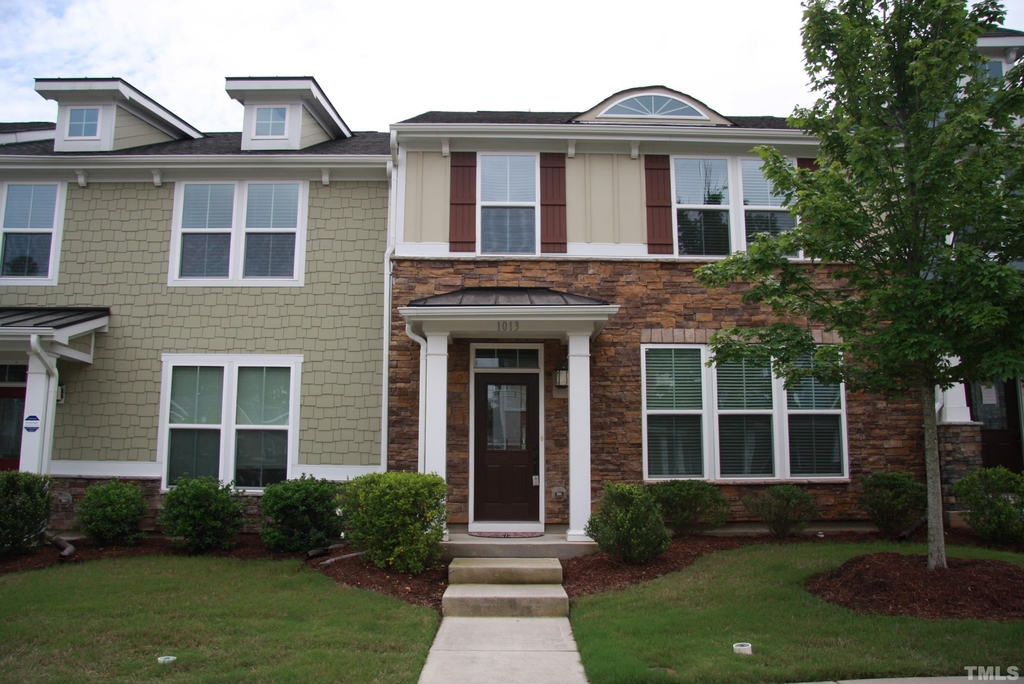 1013 Semora Lane - Photo 0