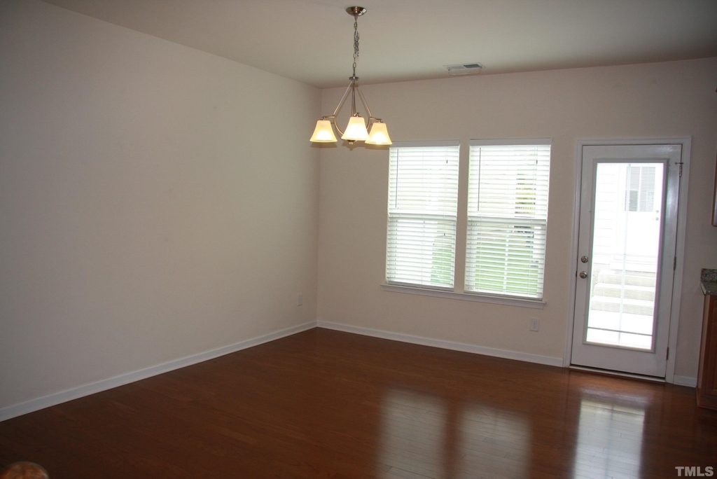 1013 Semora Lane - Photo 8