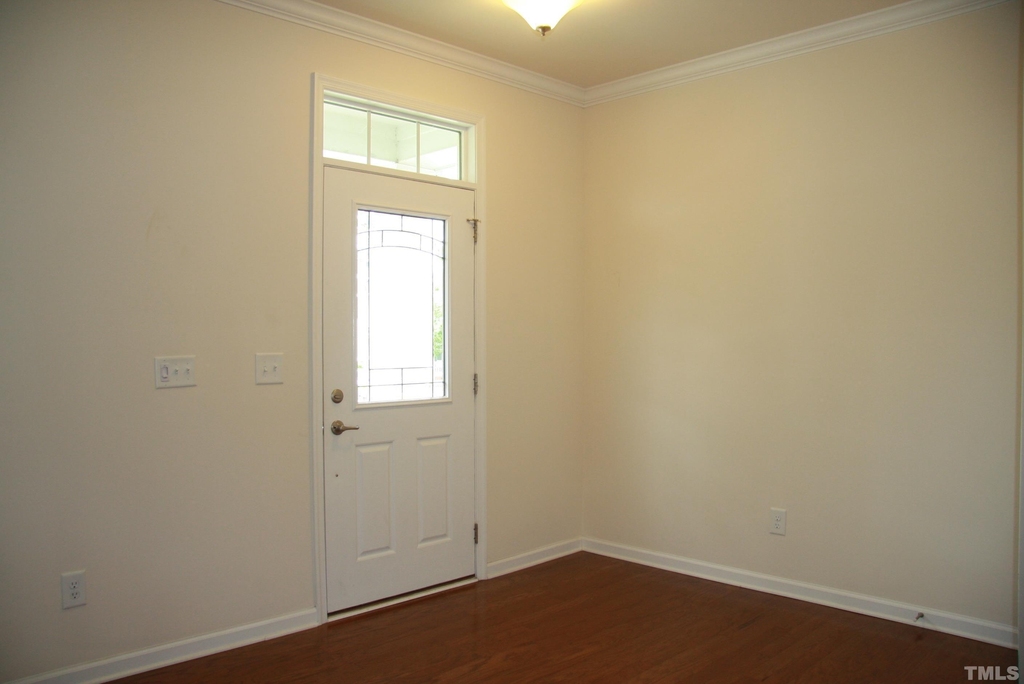 1013 Semora Lane - Photo 1