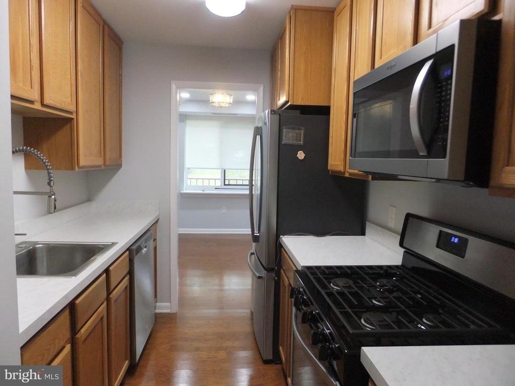 1637 Oakwood Drive - Photo 3