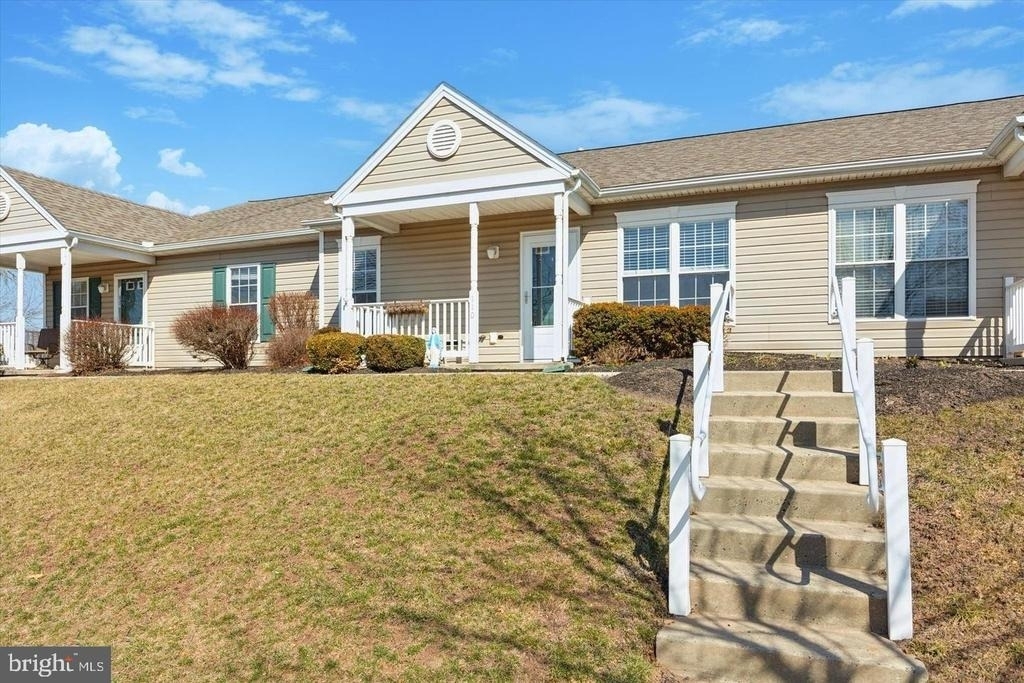 110 W Harmony Drive - Photo 0