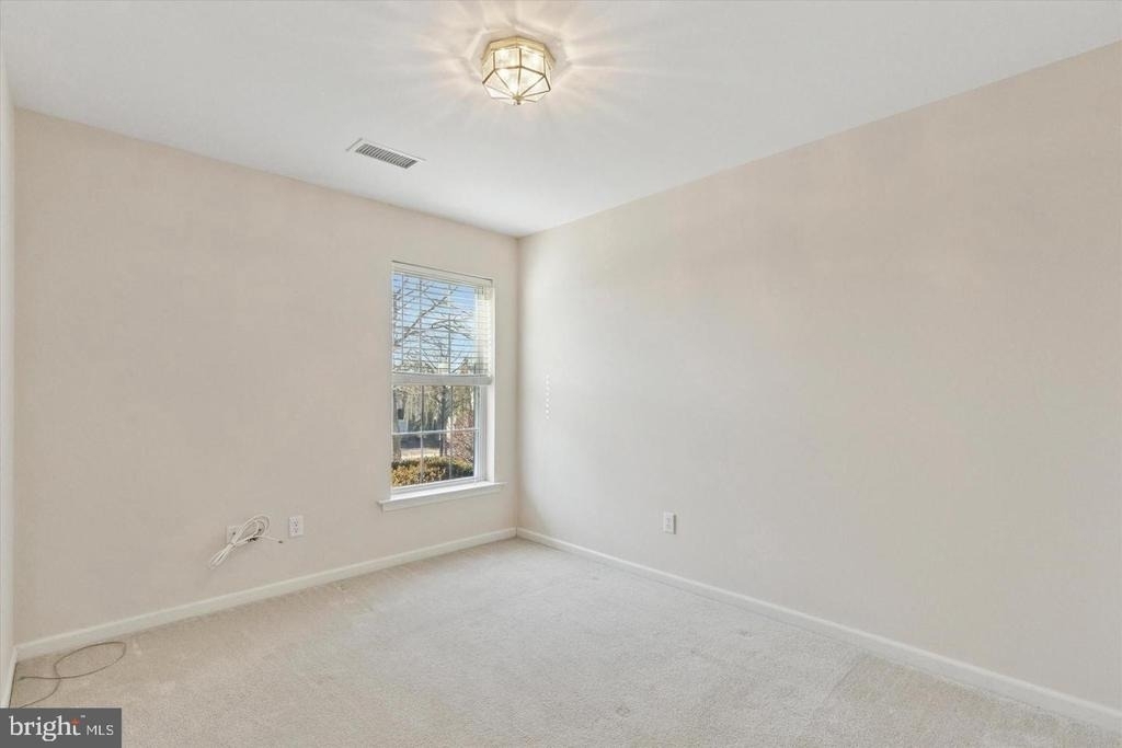 110 W Harmony Drive - Photo 10