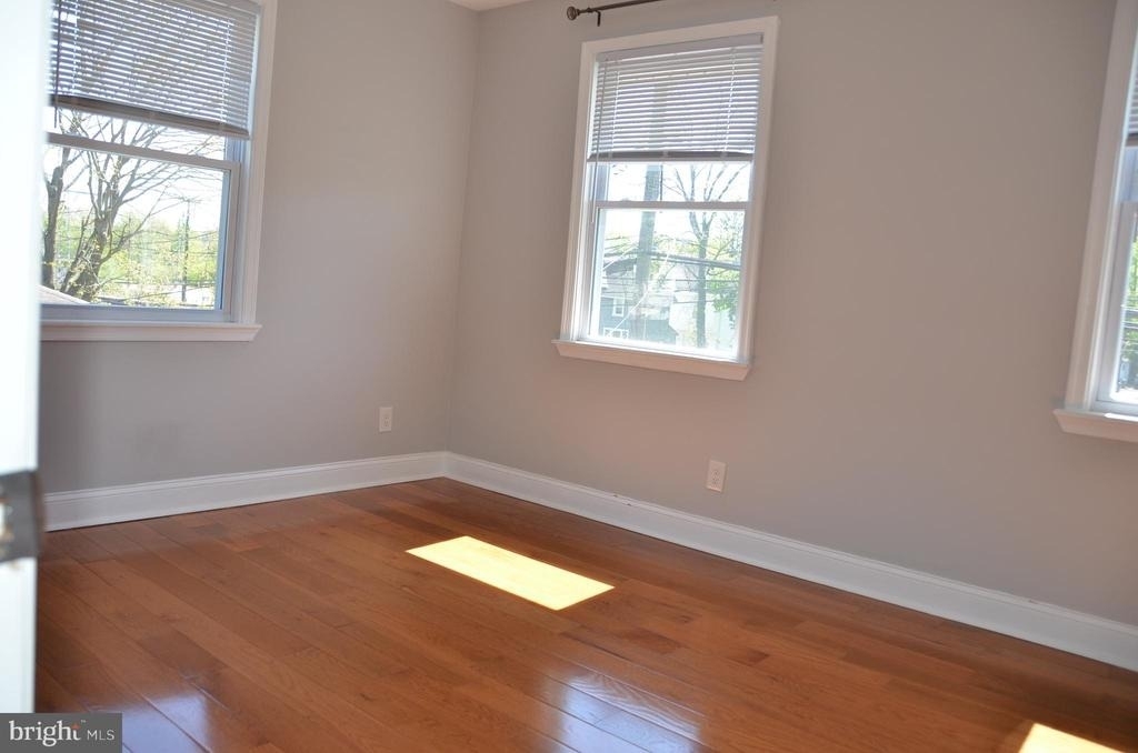 713 Miller Street - Photo 8