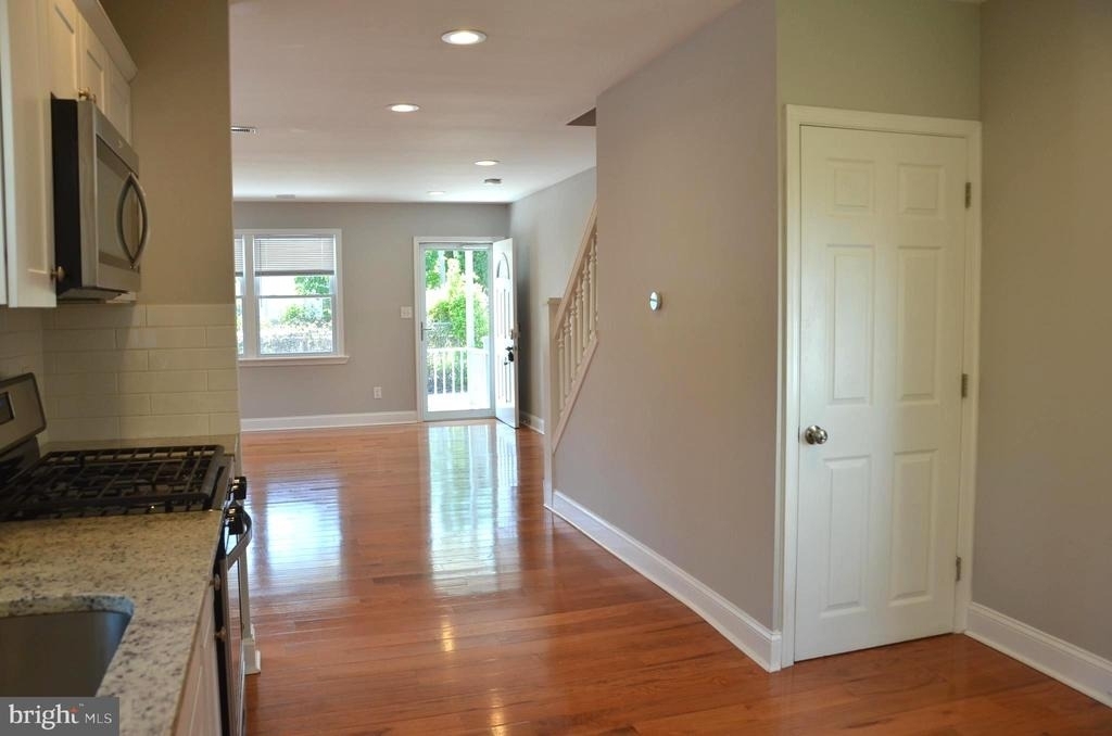 713 Miller Street - Photo 3