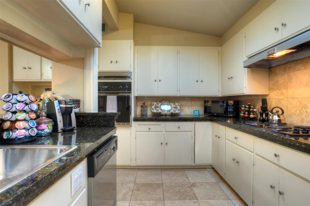2400 Jarratt Ave - Photo 3