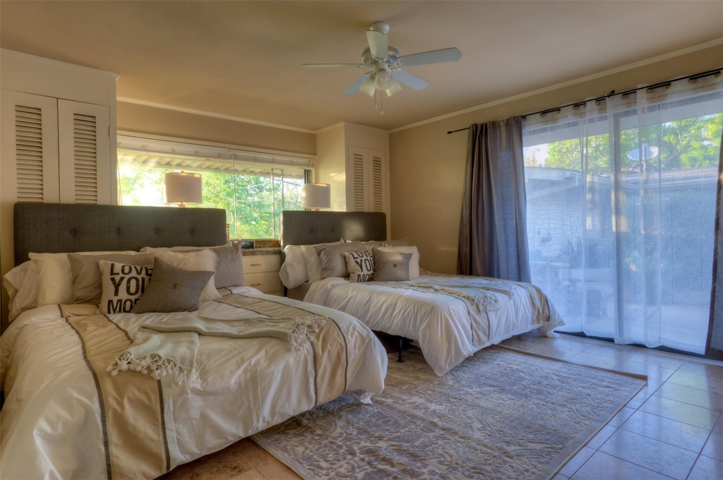 2400 Jarratt Ave - Photo 9