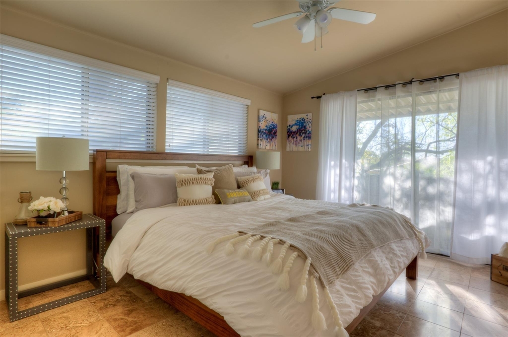 2400 Jarratt Ave - Photo 4