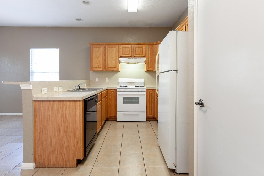 2326 Webberville Rd - Photo 7