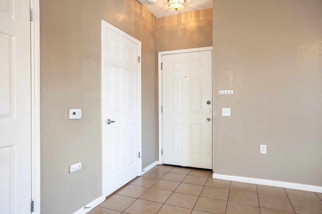 2326 Webberville Rd - Photo 2