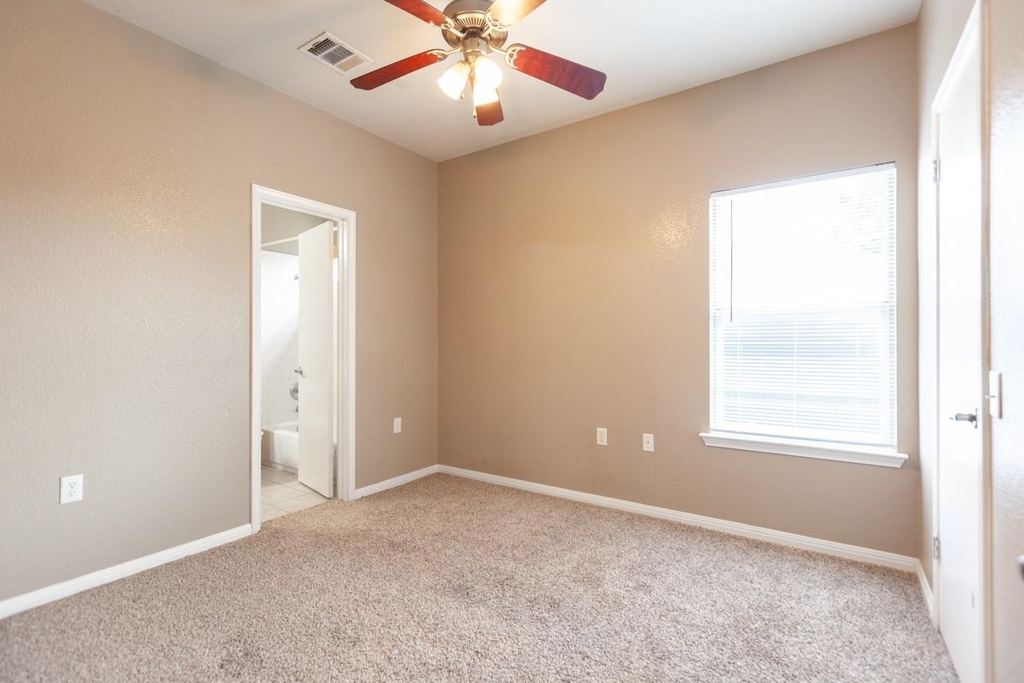 2326 Webberville Rd - Photo 11