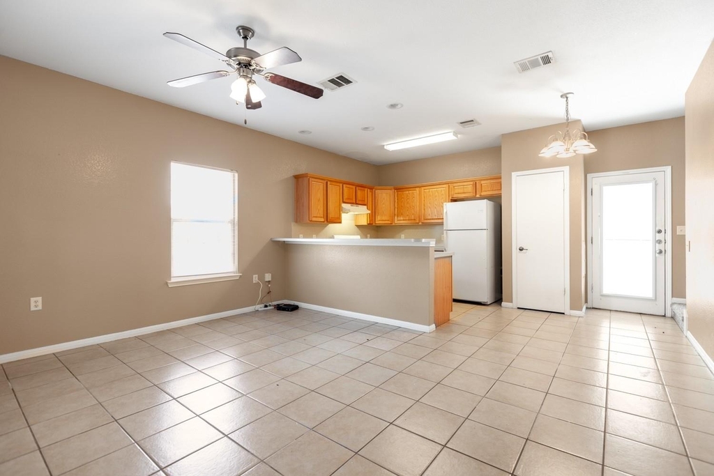 2326 Webberville Rd - Photo 4