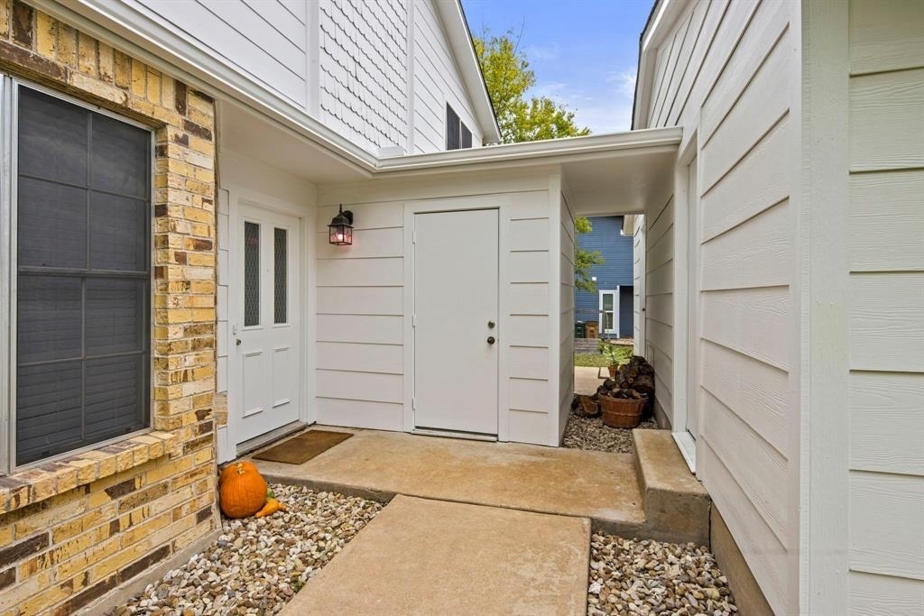 2102 Kenneth Ave - Photo 1