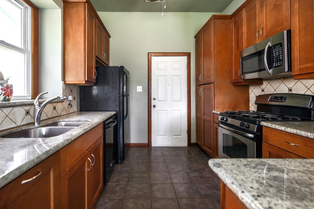 709 Sapling Cv - Photo 15